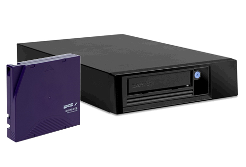 LTOドライブとメディアの外観